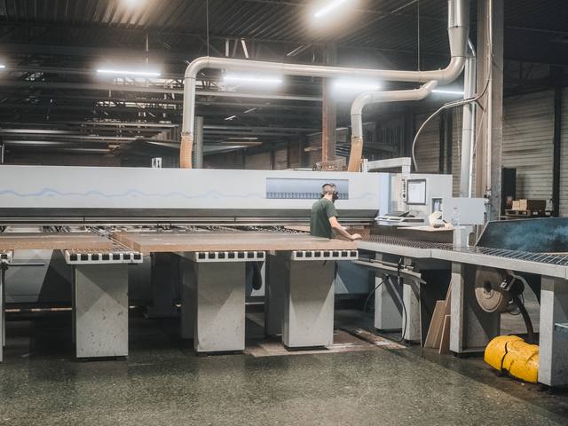 Illustrative photo of a panel saw line in a board processing workshop